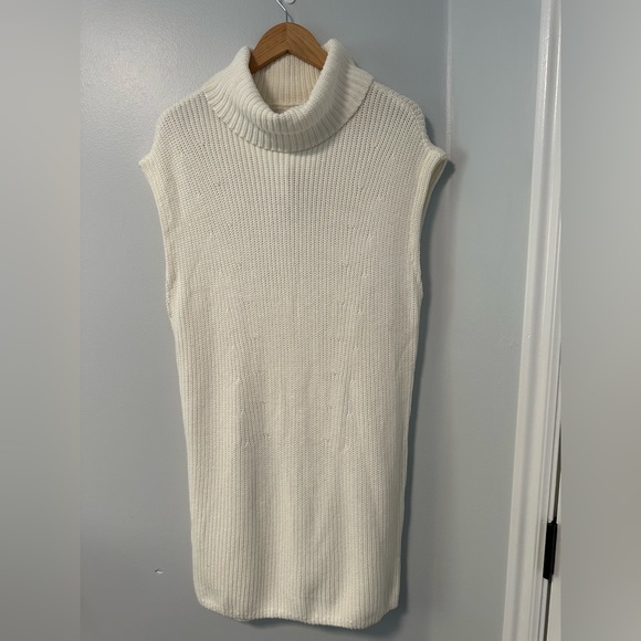 Abercrombie NWT Turtleneck Sweater Vest Size Large - Picture 2 of 4